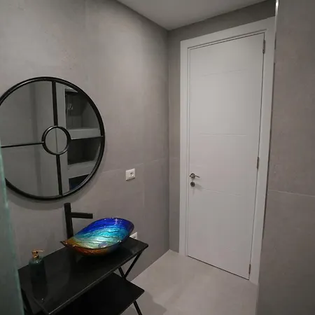 Sea View Apartment *